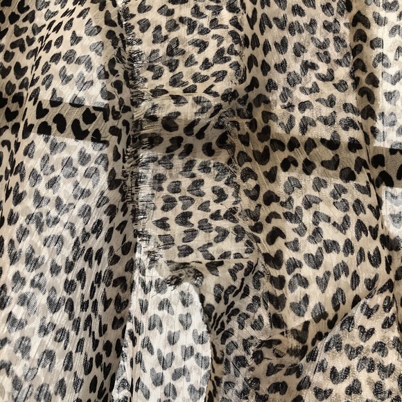 L’agence XS Nadine ruffled heart blouse sheer - Picture 7 of 12